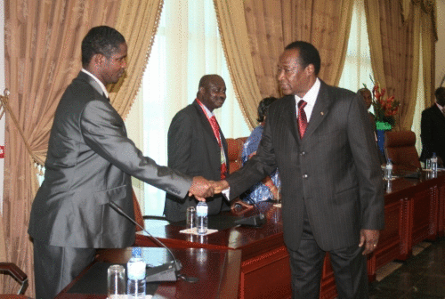 http://www.tamtamguinee.com/images/rub17/calb2111cellou_fall_gif.gif